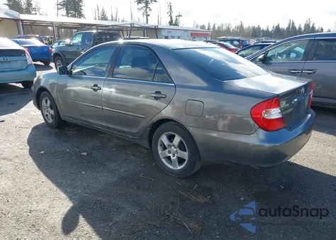 2004 Toyota Camry Le z USA, uszkodzony, nr VIN 4T1BE32K24U928462
